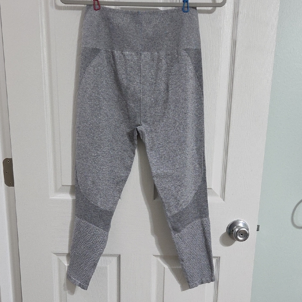 Fabletics Gray Women's Leggings - Picture 2 of 3